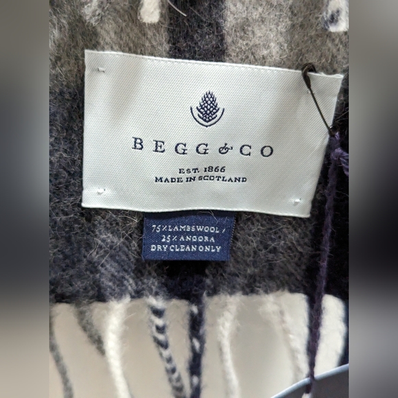 BEGG & CO Lambswool and Angora      Plaid Scarf. Made in Scotland. - Picture 5 of 6